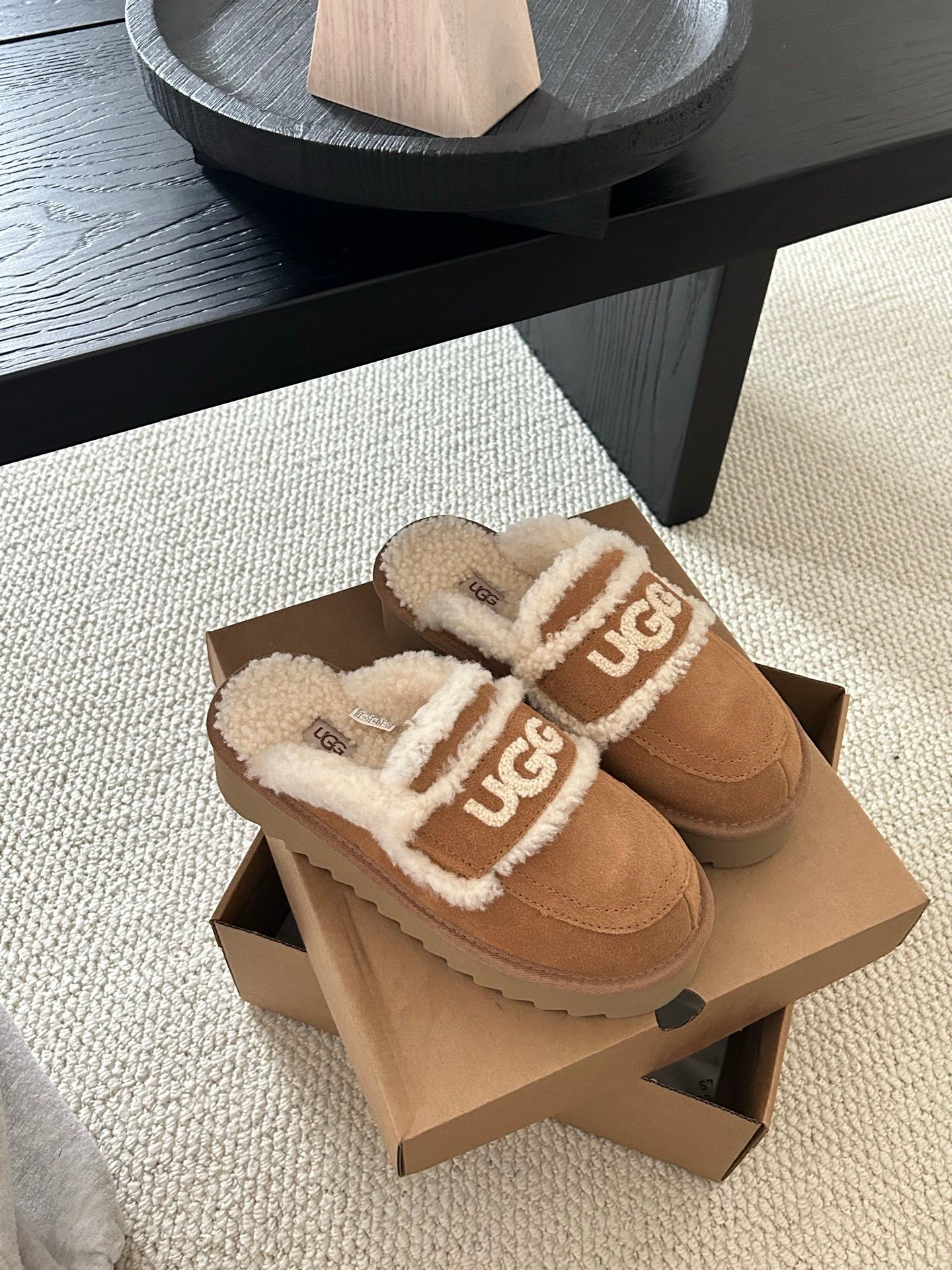 UGG SLIPPER WITH PLATFORM