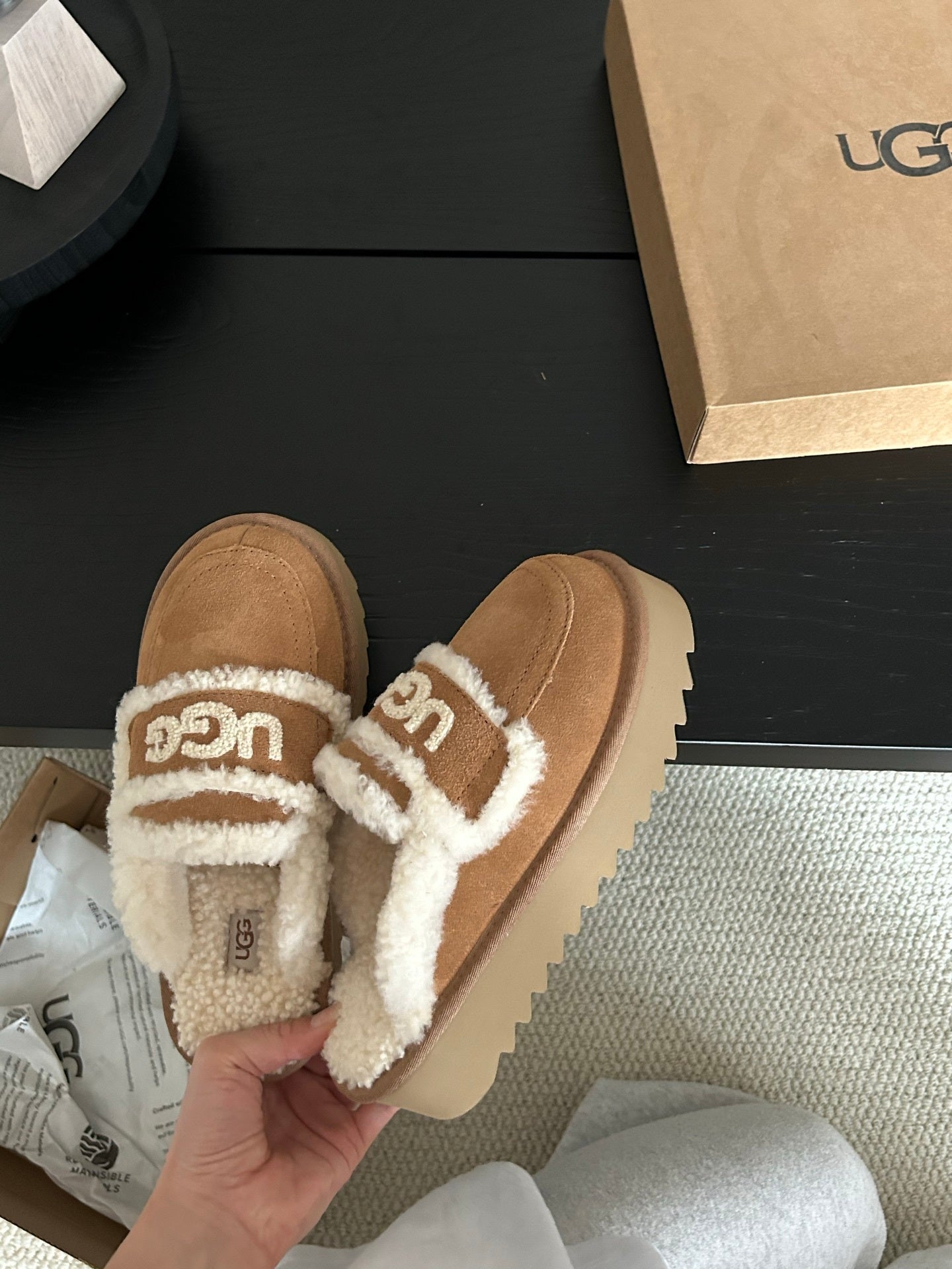 UGG SLIPPER WITH PLATFORM