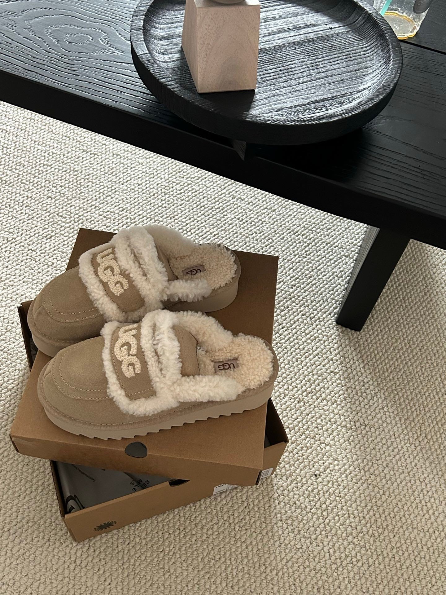UGG SLIPPER WITH PLATFORM