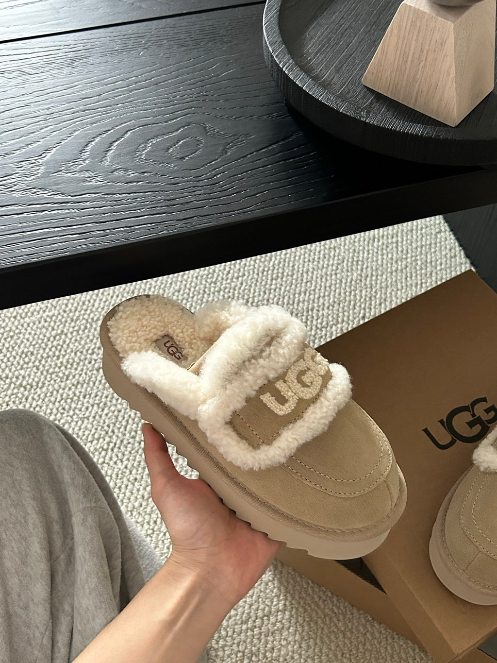 UGG SLIPPER WITH PLATFORM