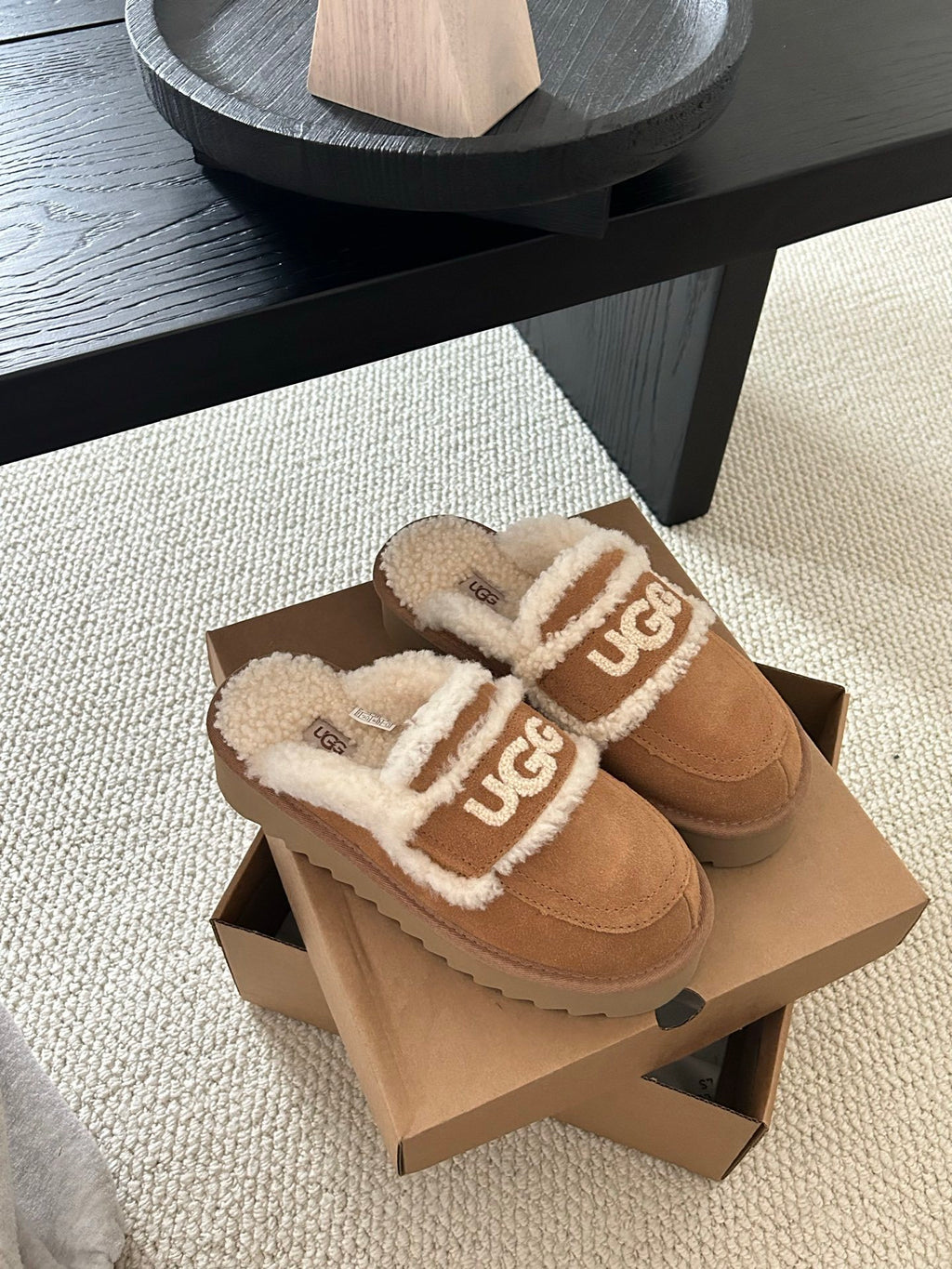 UGG SLIPPER WITH PLATFORM
