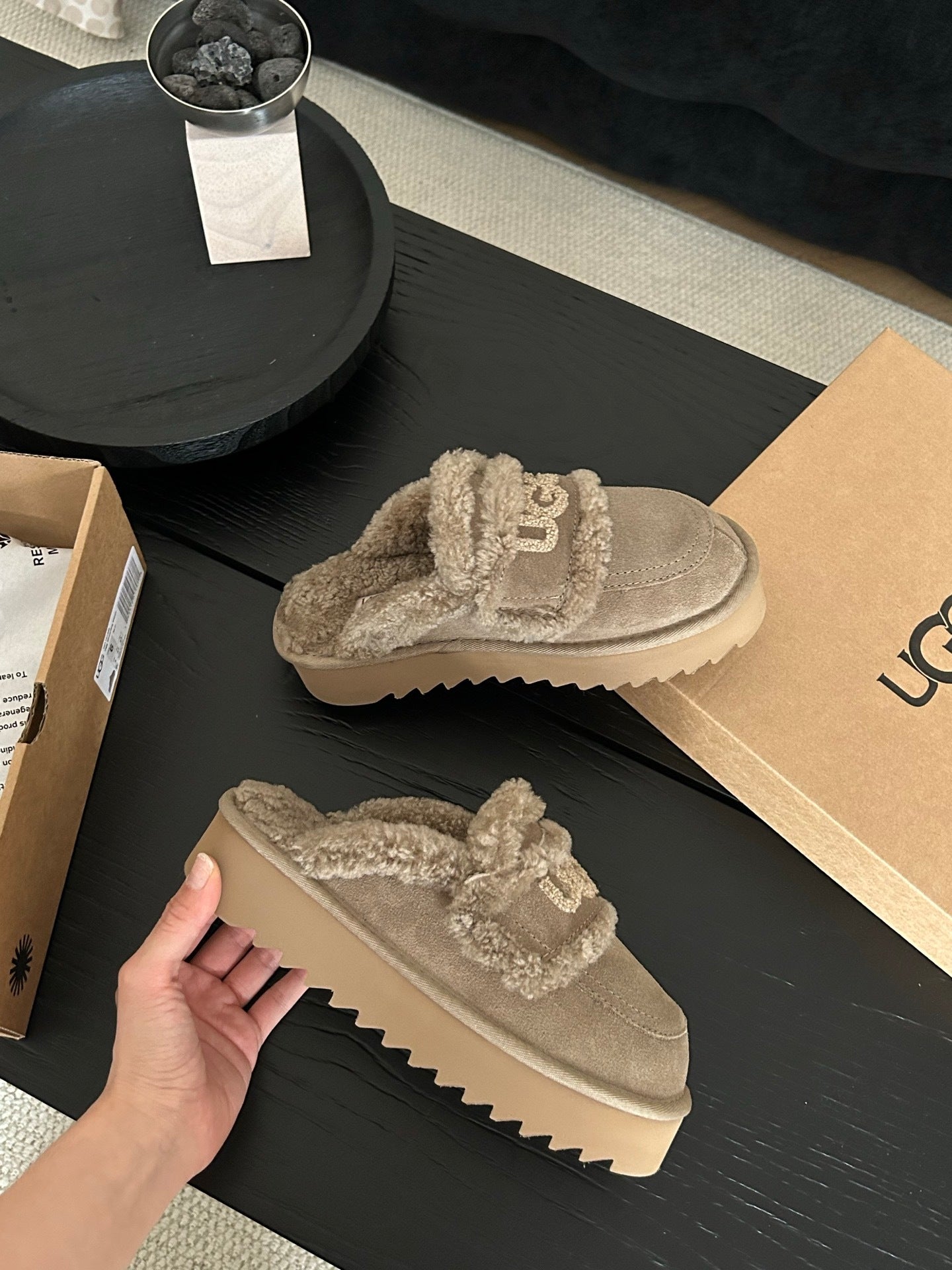 UGG SLIPPER WITH PLATFORM