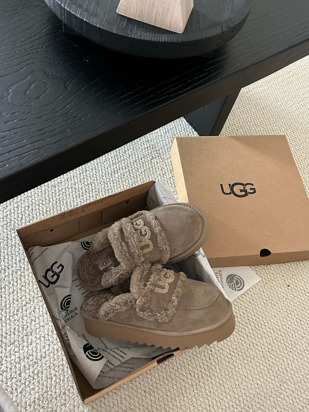 UGG SLIPPER WITH PLATFORM